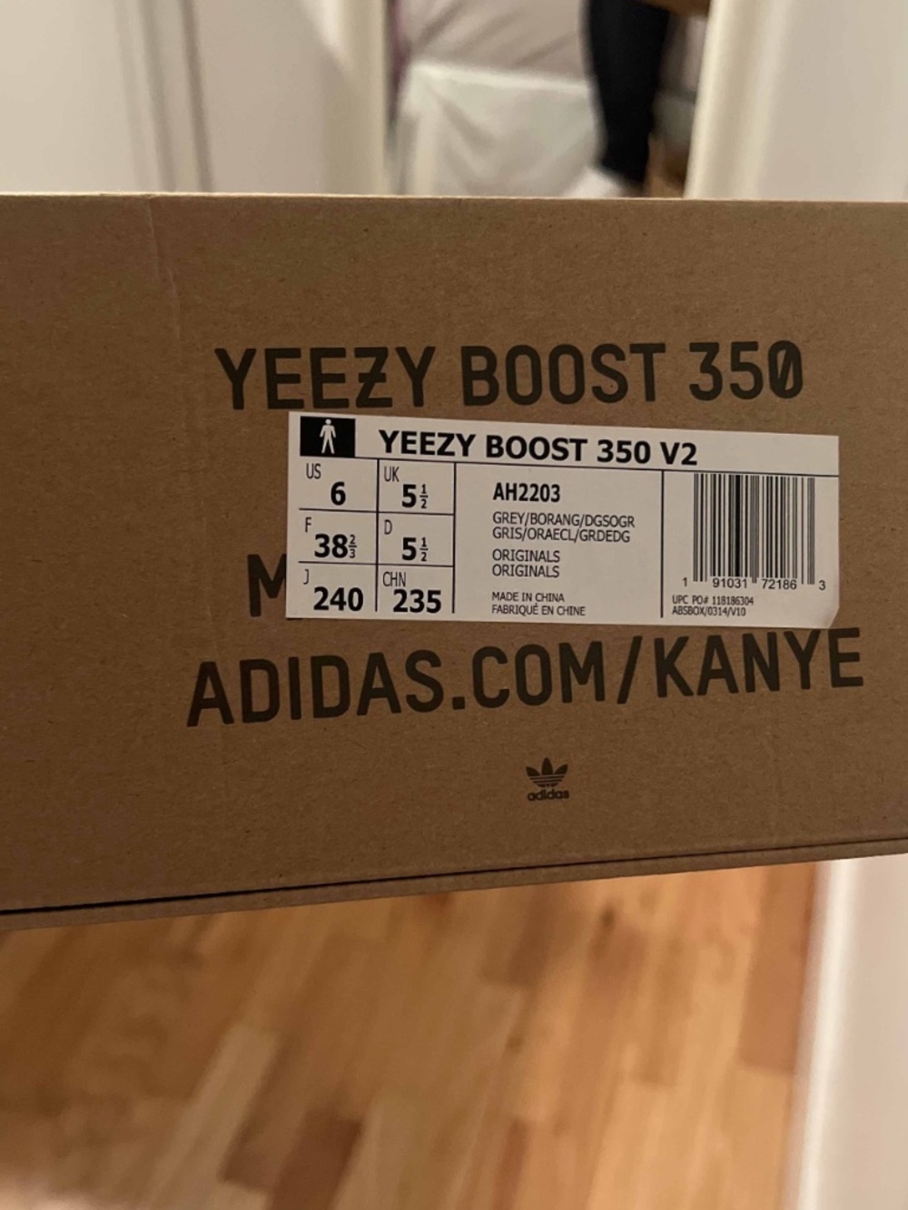 Size mens 6 - Yeezy Boost 350 V2 Beluga 2s - fits women’s 7.5 - Picture 7 of 9